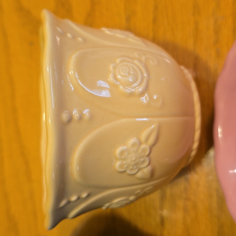 4 Small Ceramic Mixing Baking Bowls by "A Special Place" - Picture 4 of 8